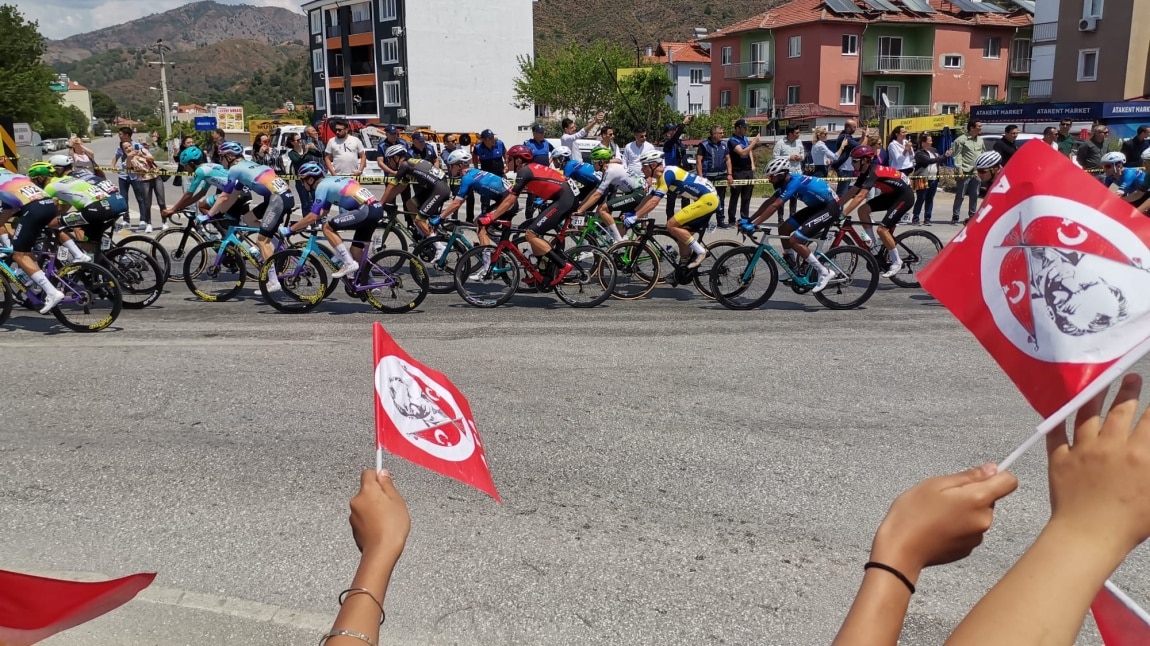 Öğrencilerimiz Cumhurbaşkanlığı Bisiklet Turu’nu Yerinde İzledi!